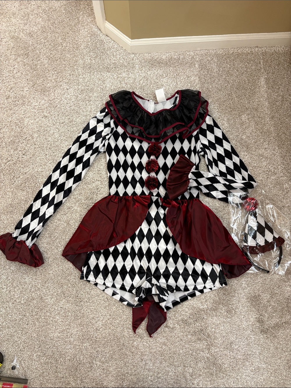NYT Spirit Halloween Circus Clown Costume - Picture 6 of 11